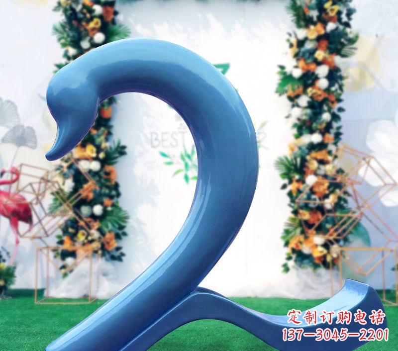 宁夏玻璃钢爱心天鹅雕塑