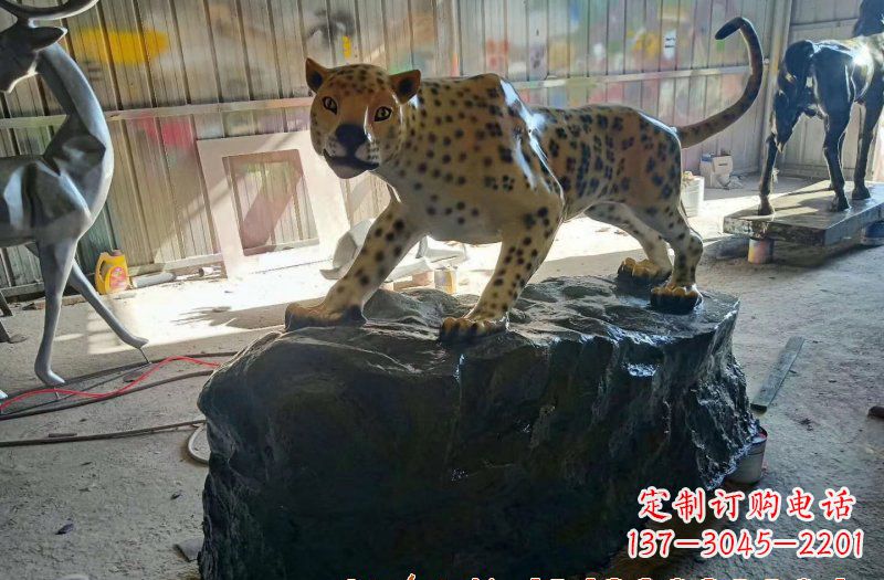 宁夏新颖豹子雕塑