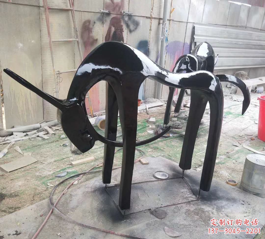 宁夏玻璃钢制作的鹿雕塑——装点你的庭院