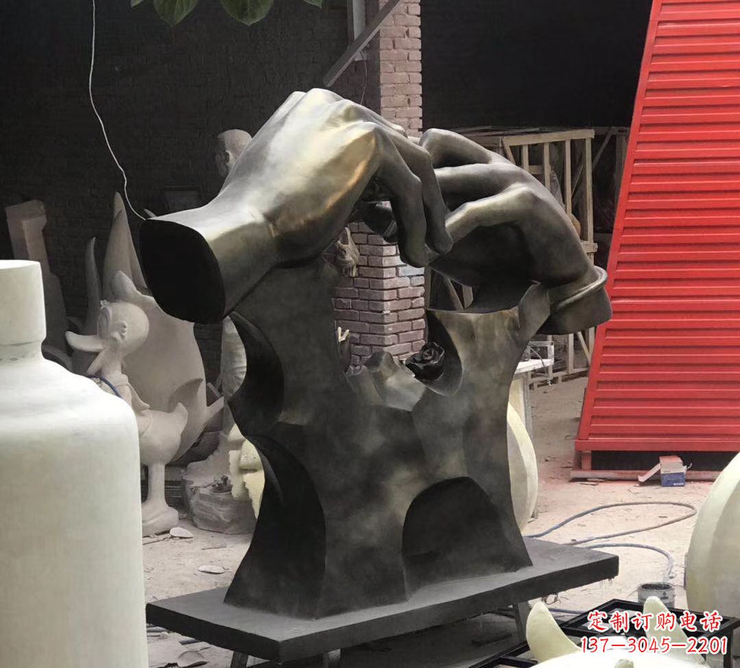 宁夏玻璃钢仿铜戒指雕塑浪漫情感的象征