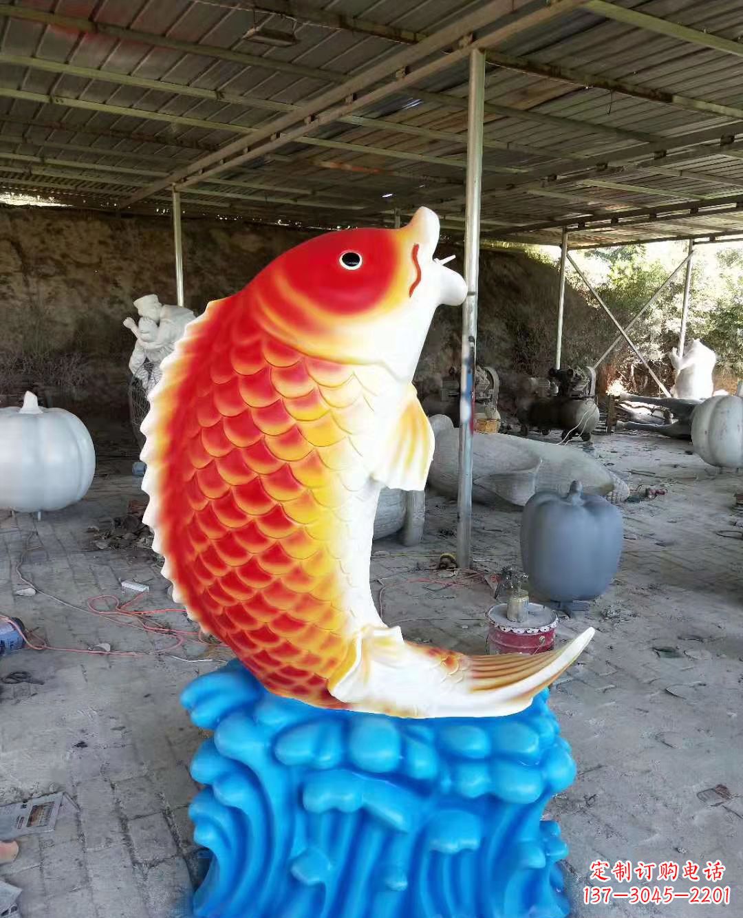 宁夏玻璃钢制作的精美鲤鱼喷泉雕塑