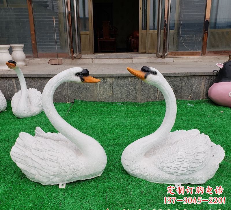 宁夏玻璃钢制作的精美天鹅雕塑