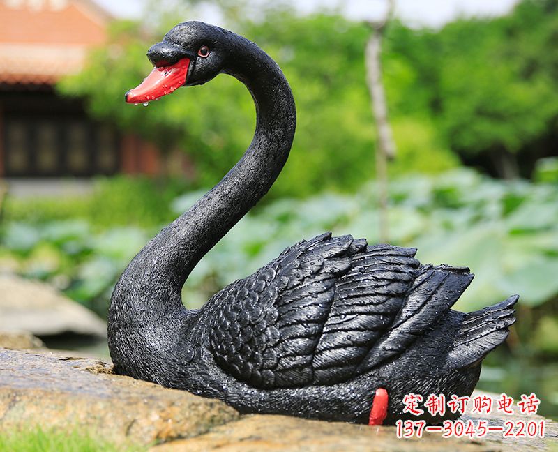 宁夏玻璃钢雕刻的黑色天鹅——美丽宁静的公园园林摆件