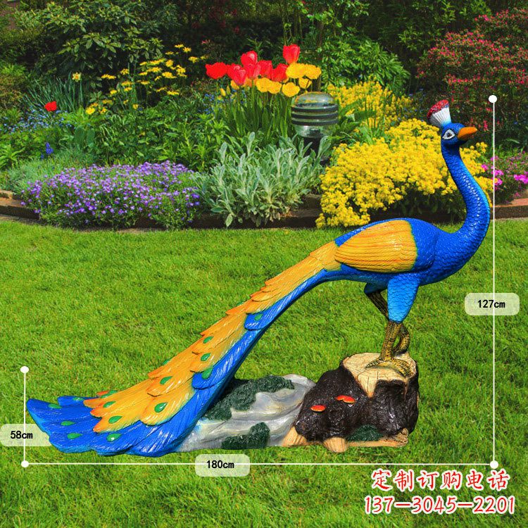 宁夏玻璃钢孔雀——它的美丽让公园园林草坪更加灿烂