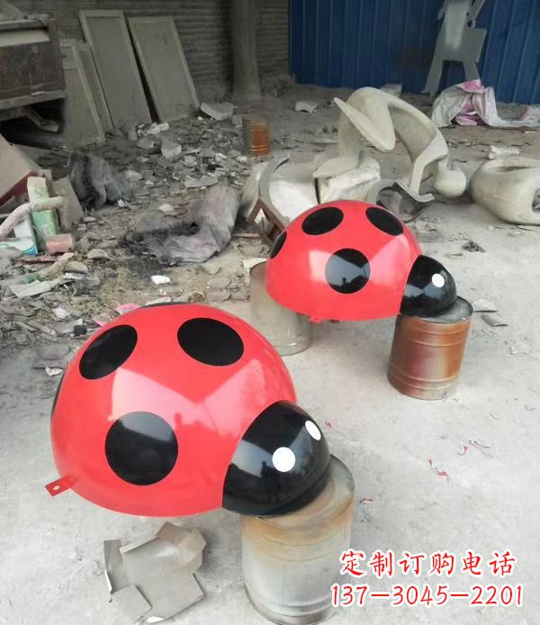 宁夏玻璃钢制瓢虫雕塑绚丽多彩的公园景观摆件