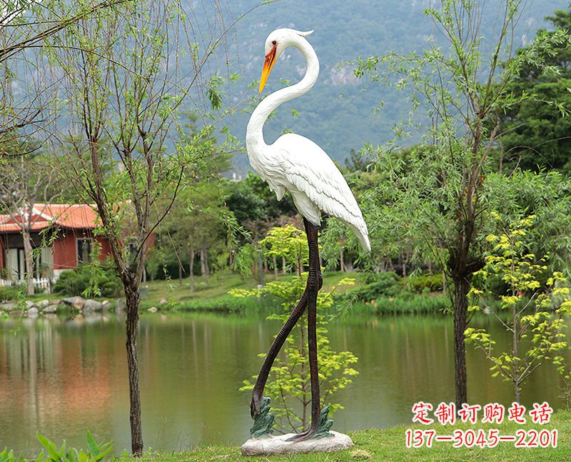 宁夏玻璃钢仙鹤雕塑——传承中国传统文化