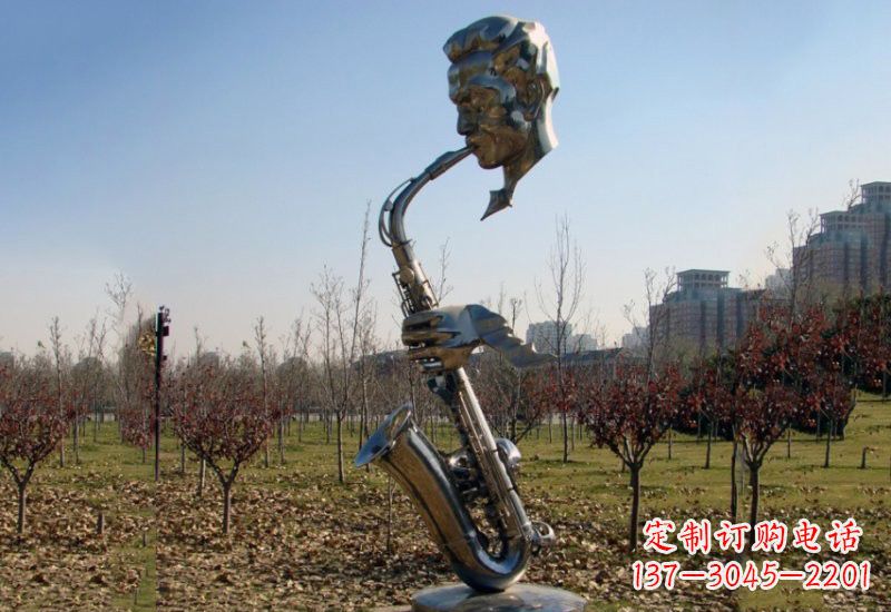 宁夏静谧而神秘的不锈钢萨克斯雕塑
