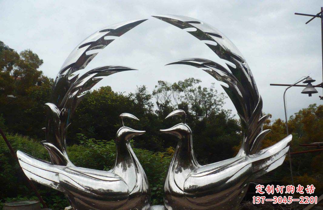 宁夏不锈钢孔雀雕塑浪漫与灵动