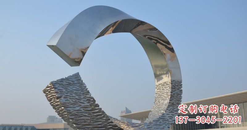 宁夏环绕城市的不锈钢圆环雕塑