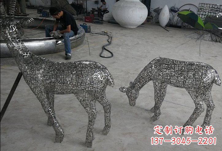 宁夏不锈钢动物镂空鹿雕塑精美的艺术品