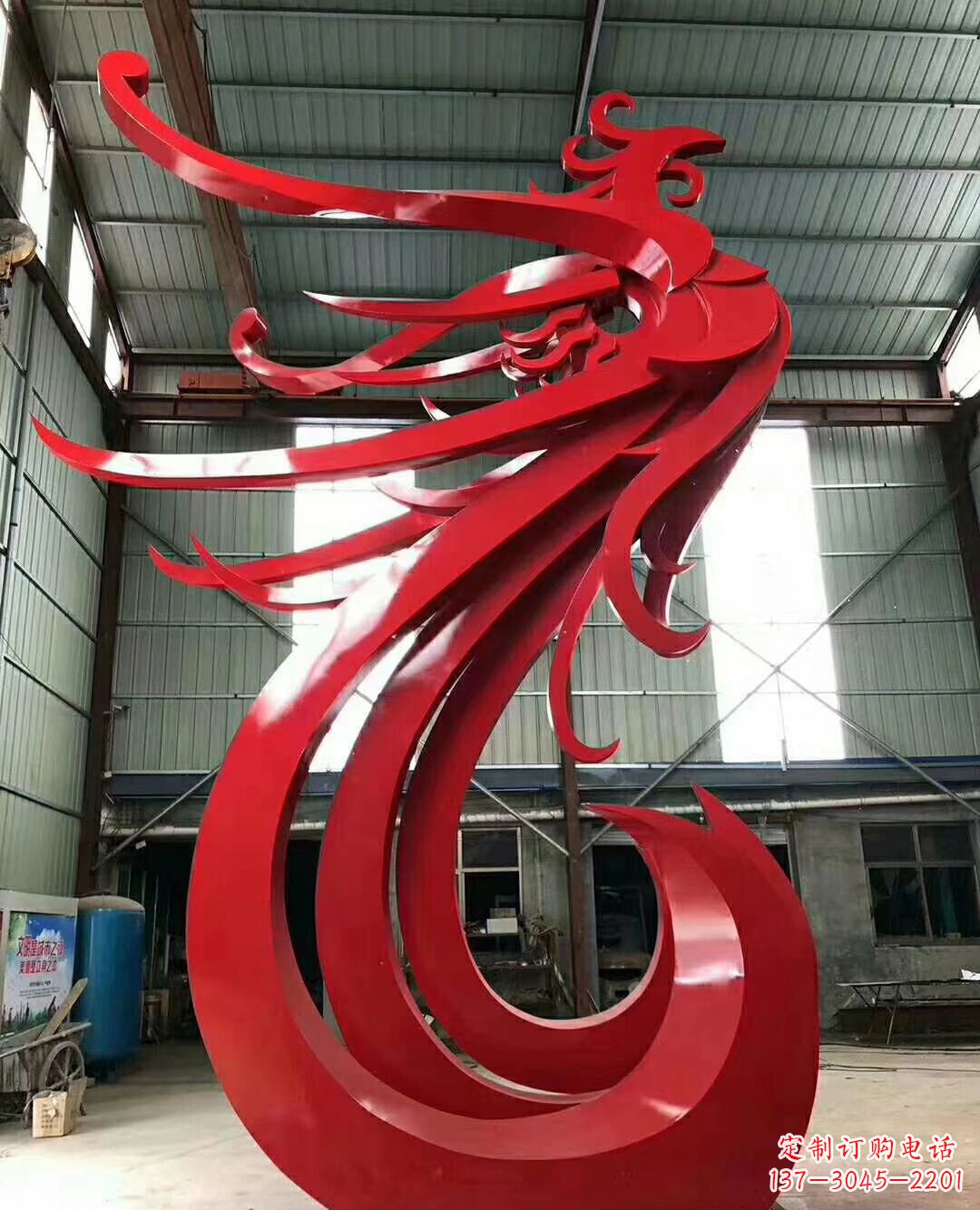宁夏不锈钢凤凰雕塑象征着新生的力量