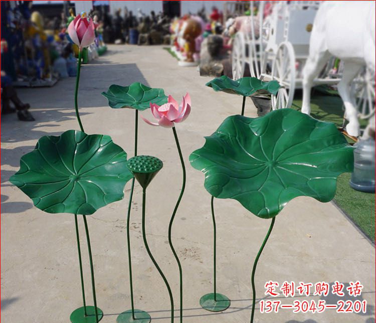 宁夏不锈钢荷花雕塑色彩斑斓美不胜收