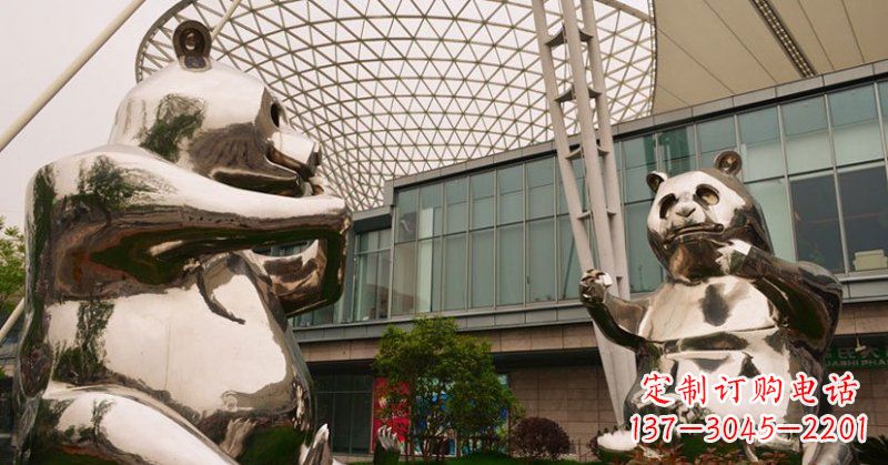 宁夏不锈钢公园动物镜面熊猫雕塑