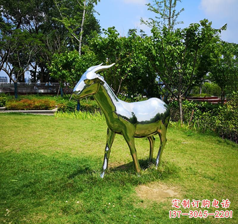 宁夏不锈钢公园动物镜面羊雕塑