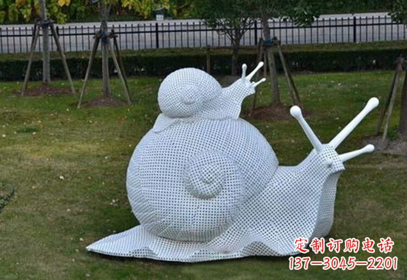 宁夏不锈钢公园的“母子蜗牛”雕塑