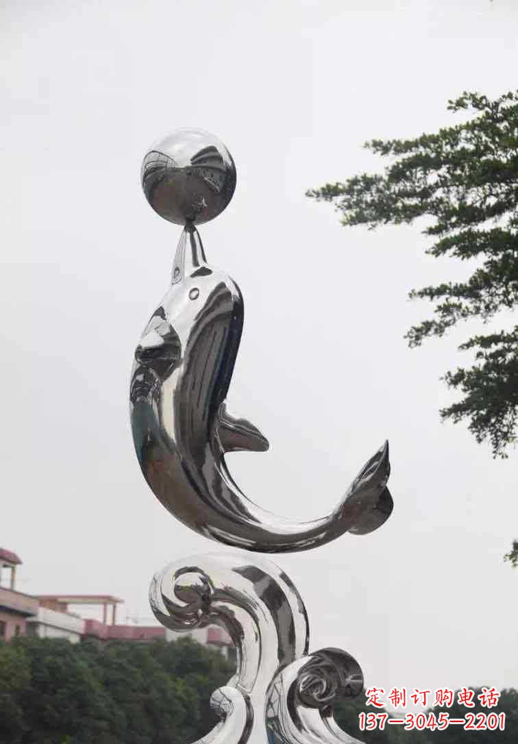 宁夏海豚雕塑增添不锈钢广场的魅力