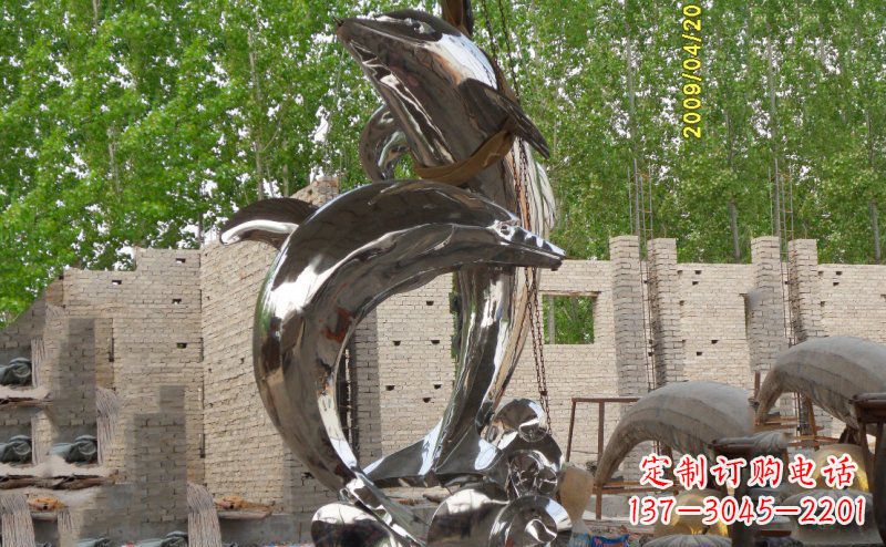 宁夏海豚之美不锈钢海边雕塑