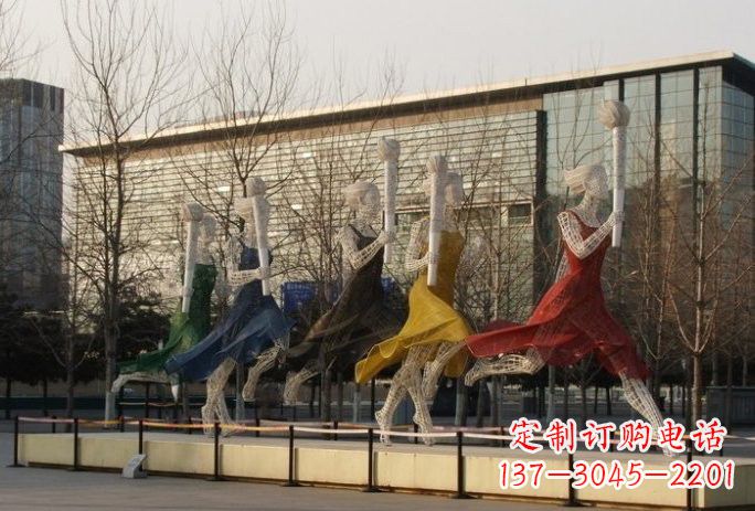 宁夏不锈钢火炬手雕塑象征着永恒的精神