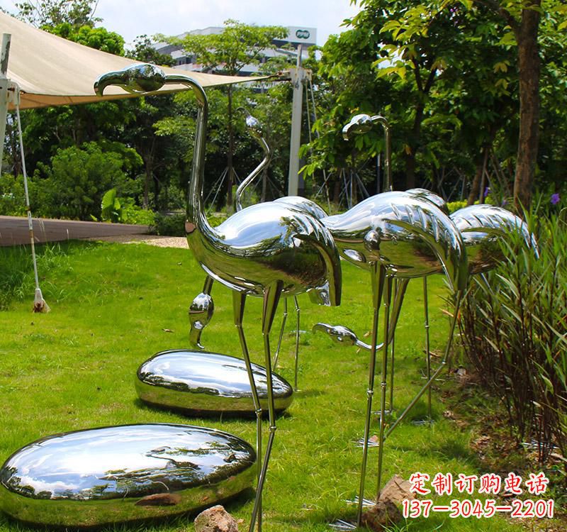 宁夏不锈钢镜面火烈鸟雕塑精美外形、多彩光泽