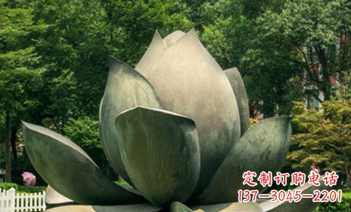 宁夏不锈钢莲花公园精美的雕塑装点