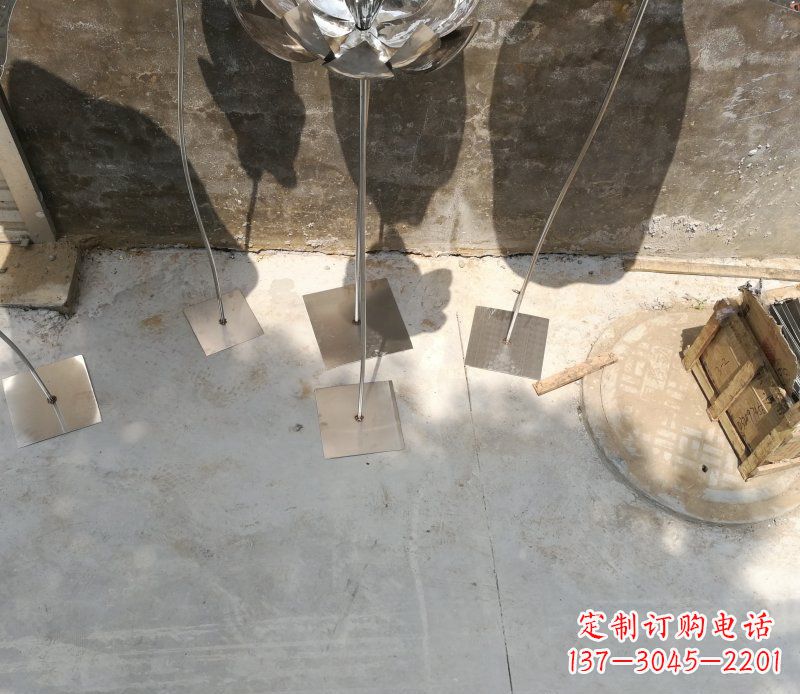 宁夏不锈钢荷叶雕塑给大厅带来精致优雅