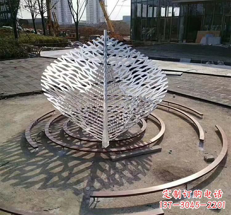 宁夏不锈钢镂空树叶雕塑——给环境带来美丽