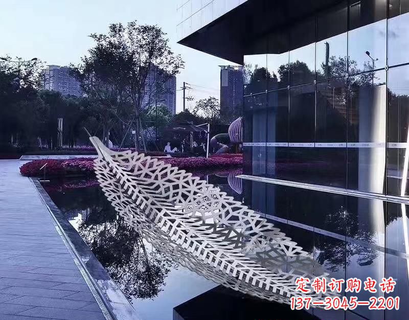 宁夏不锈钢镂空树叶雕塑——精致美观的艺术精品