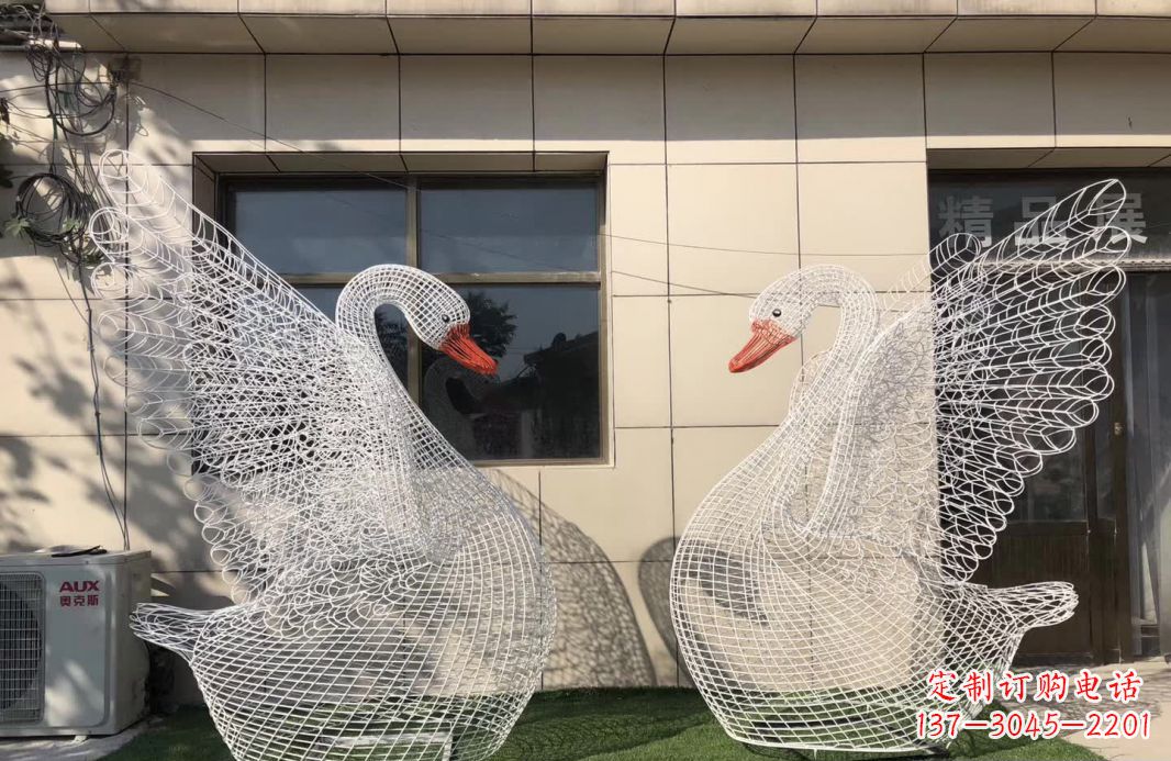 宁夏不锈钢镂空天鹅雕塑象征着美丽的永恒