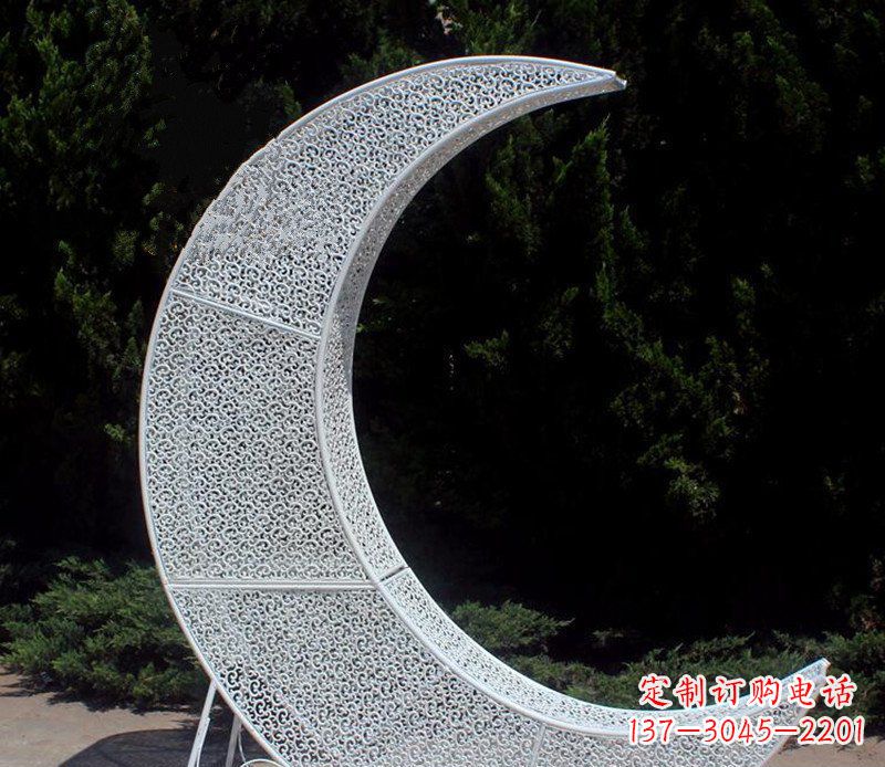 宁夏不锈钢镂空弯月亮公园景观雕塑