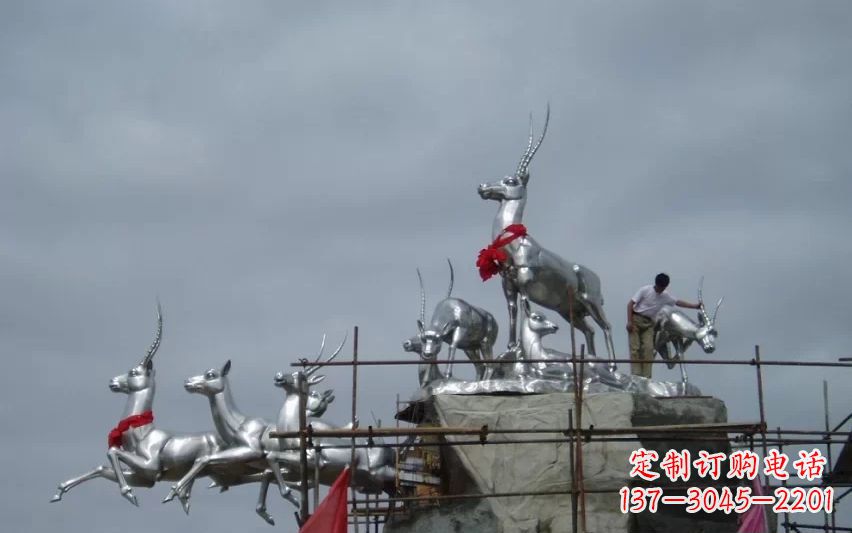 宁夏不锈钢动物雕塑——美丽宁静的自然之美