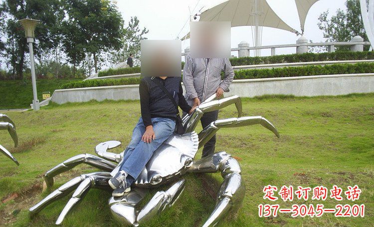 宁夏不锈钢螃蟹雕塑艺术美化公园环境