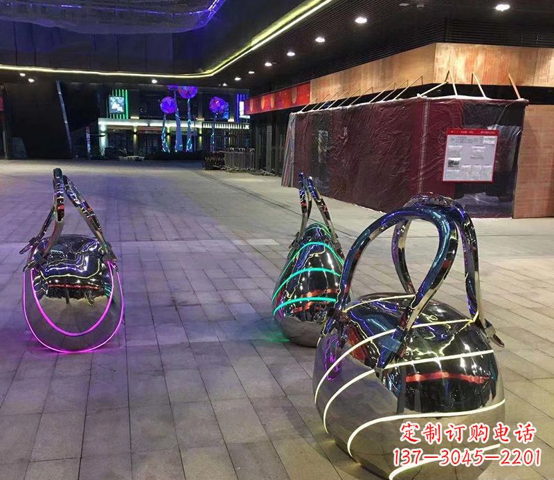 宁夏不锈钢手提包雕塑精美艺术品