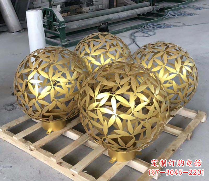 宁夏不锈钢树叶镂空球的美妙景观