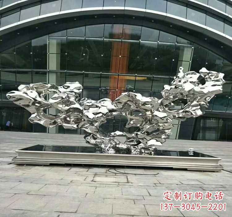 宁夏灵动的太湖石雕塑