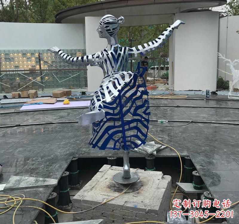 宁夏不锈钢女孩——精美雕塑
