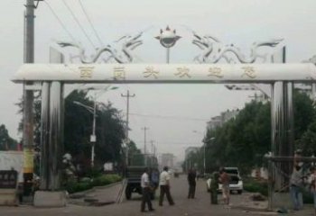 宁夏不锈钢双龙戏珠牌坊传承文化的雕塑之美