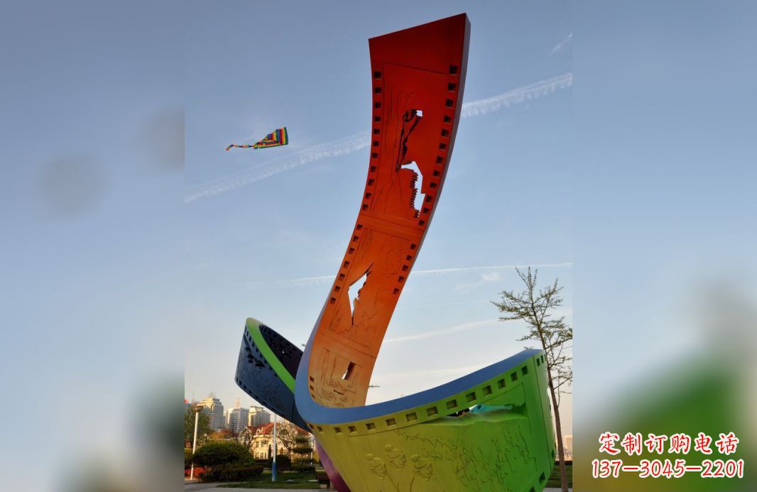 宁夏不锈钢五彩胶卷广场雕塑——现代美学的象征