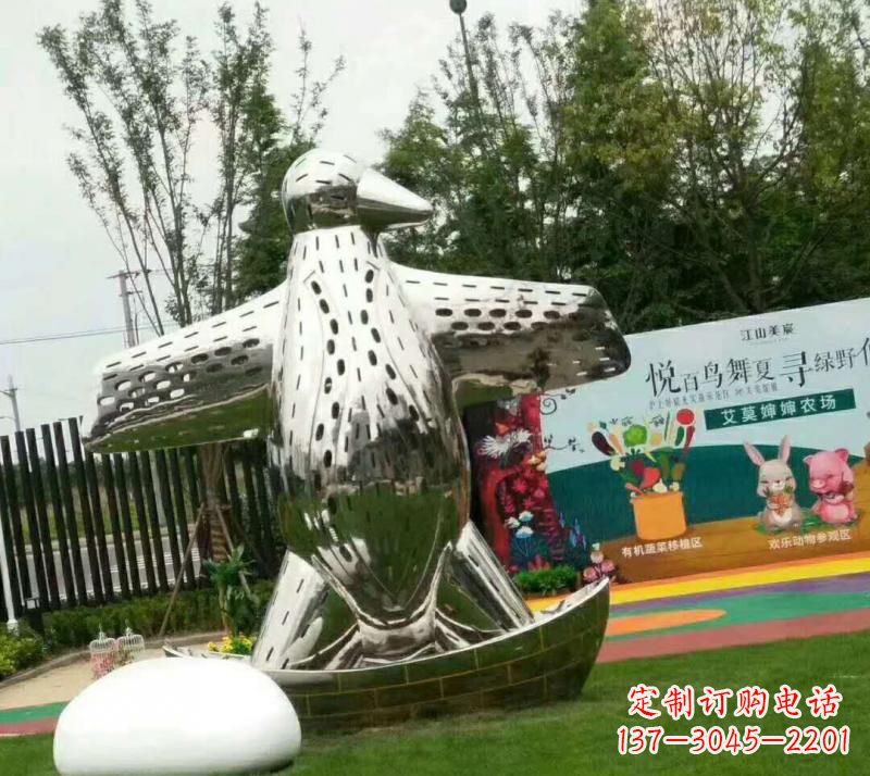 宁夏不锈钢现代企鹅雕塑