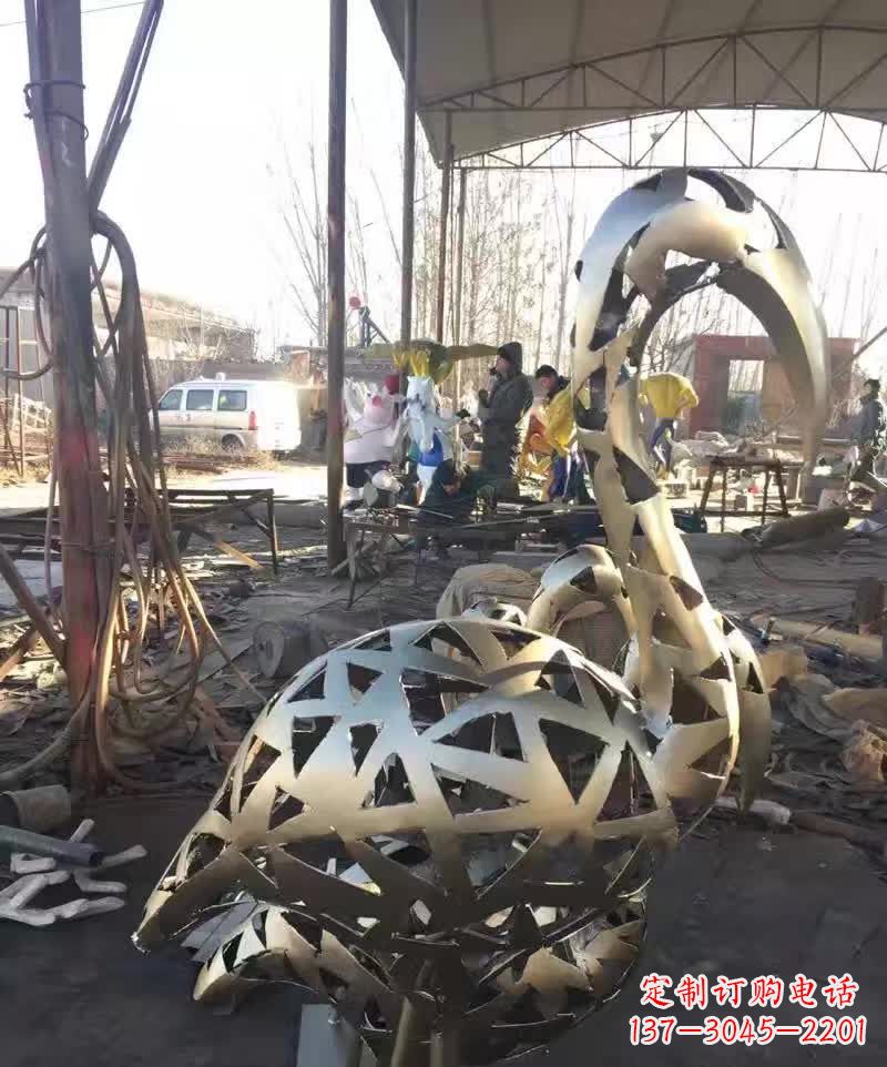 宁夏不锈钢天鹅雕塑象征着幸福的美好