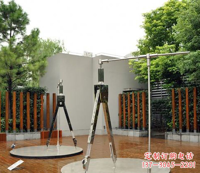 宁夏以不锈钢精雕细琢的圆规雕塑