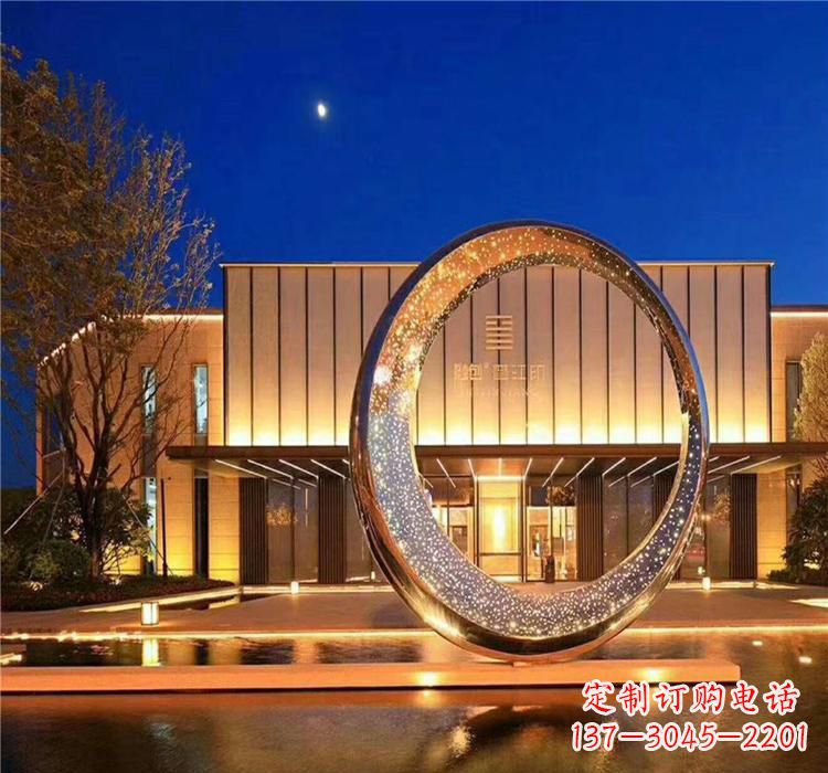 宁夏不锈钢圆环雕塑给空间增添无限美感