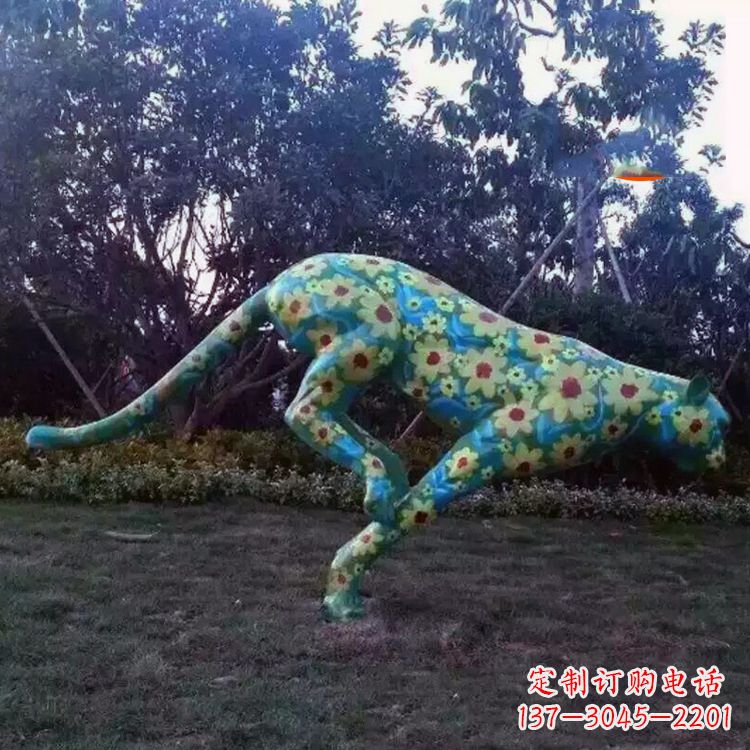宁夏玻璃钢彩绘豹子雕塑艺术与自然的完美结合
