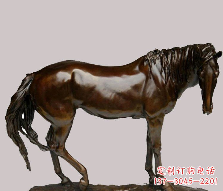 宁夏草原上的动物雕塑