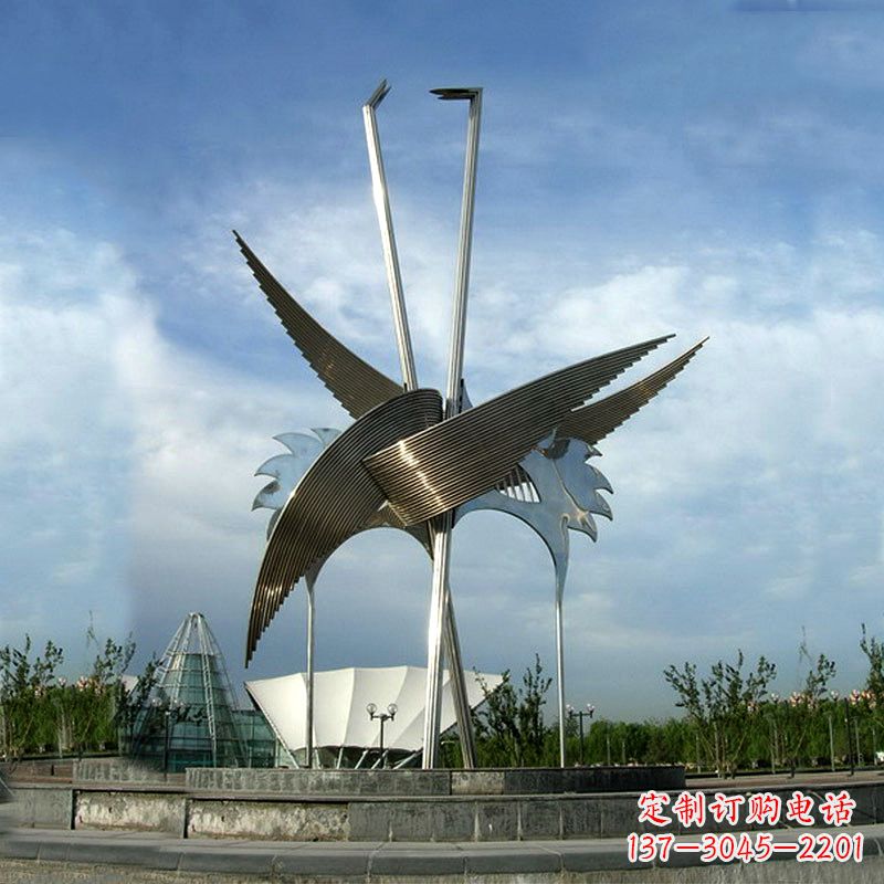 宁夏城市广场精美仙鹤雕塑