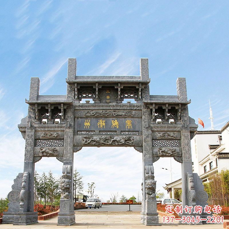 宁夏城市园林中精美的牌坊雕塑
