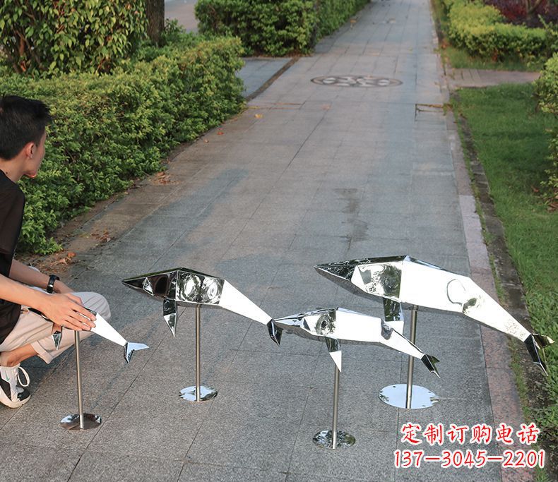 宁夏抽象不锈钢海豚雕塑