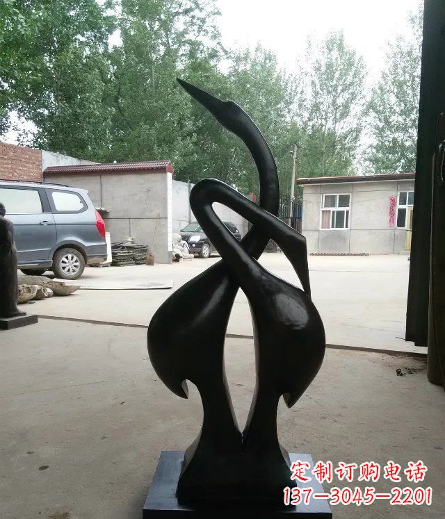 宁夏精美的天鹅铜雕