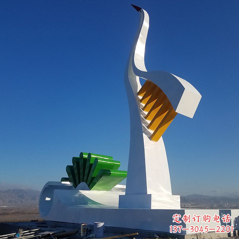 宁夏美丽的仙鹤雕塑
