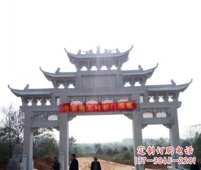 宁夏三门石雕牌楼古老而精美的雕塑