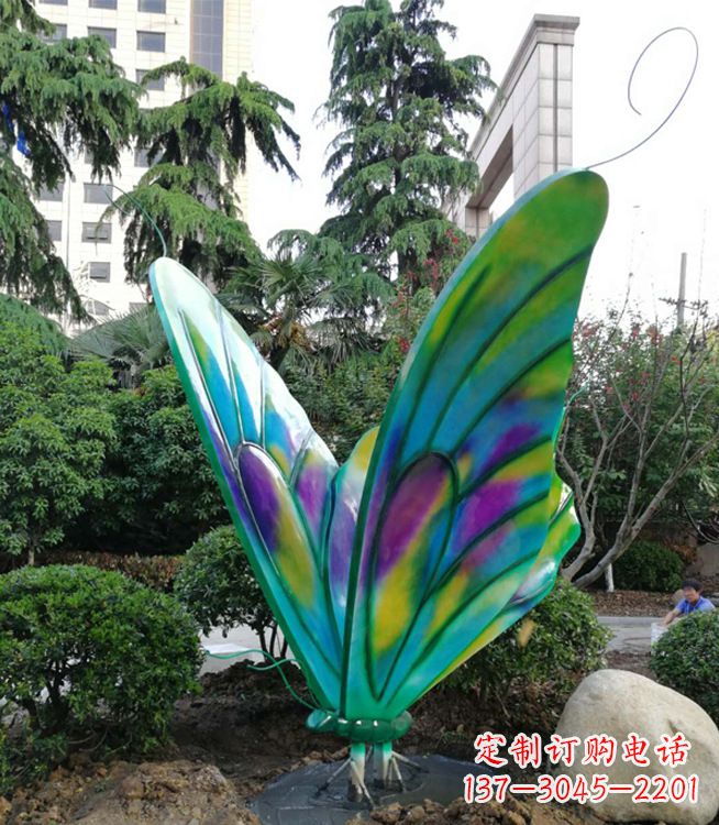 宁夏华丽璀璨的蝴蝶彩绘雕塑